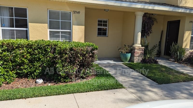 Zephyhills Townhome: 37549 Daliha Terrace