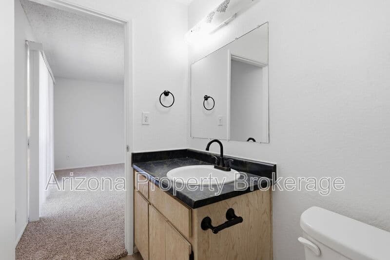 Mesa House: 2106 E Evergreen St