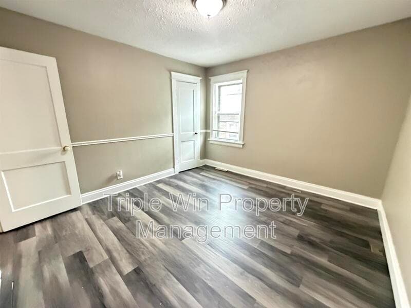 St. Louis House: 9425 Burdella Ave.