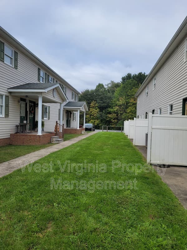 Mt. Hope Townhome: 581 Prosperity Road