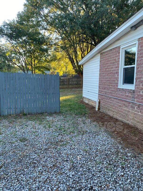 Taylors House: 205 Brushy Creek Road