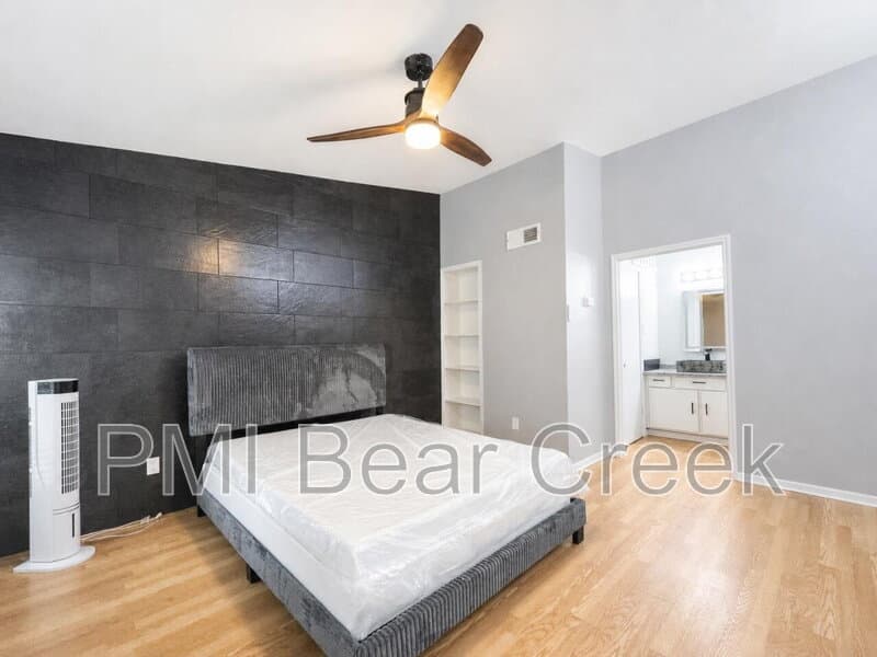 Houston Condo: 9550 Deering Drive