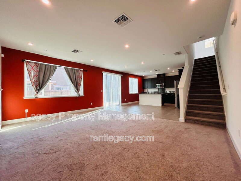 Vacaville House: 320 Fruitvale Rd