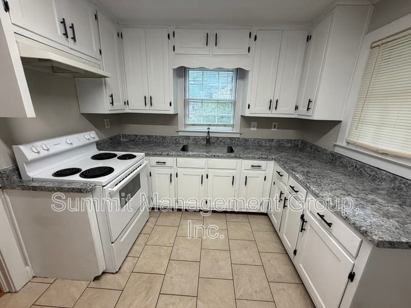 Covington House: 5118 Newton Drive NE