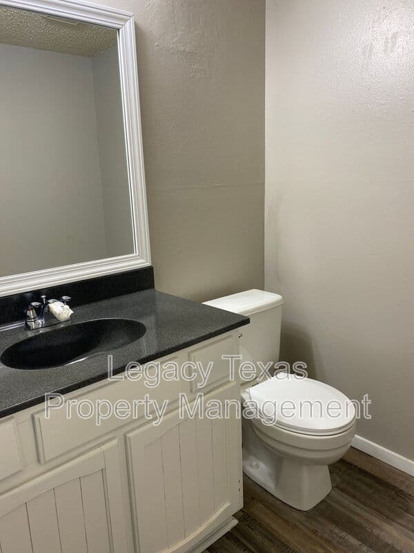 CLEBURNE Condo: 1409 Courtney Pl