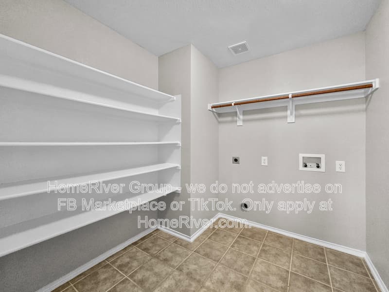 Fort Worth House: 1240 Pepperidge Ln