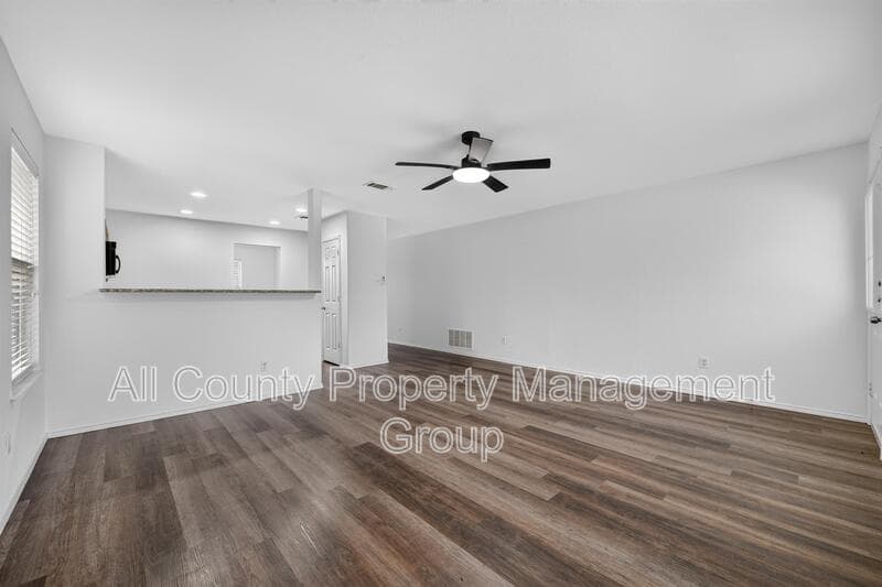 Fort Worth House: 320 Chalkstone Drive