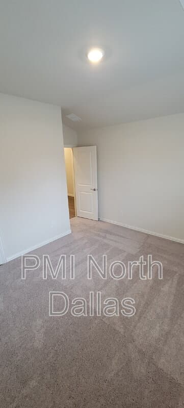 Fort Worth House: 2633 Oneida Lane