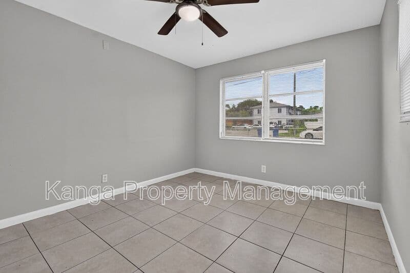 Riviera Beach House: 1037 W 28Th St