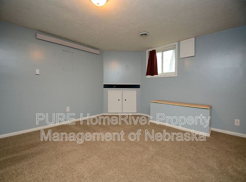 Omaha House: 2121 S 163rd Circle