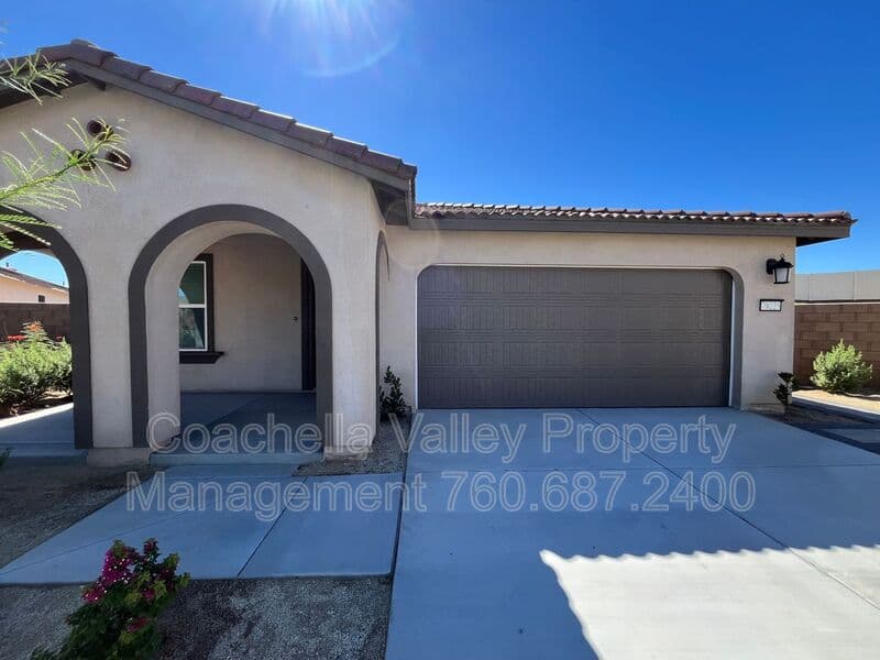 Indio House: 79225 Valor Ln
