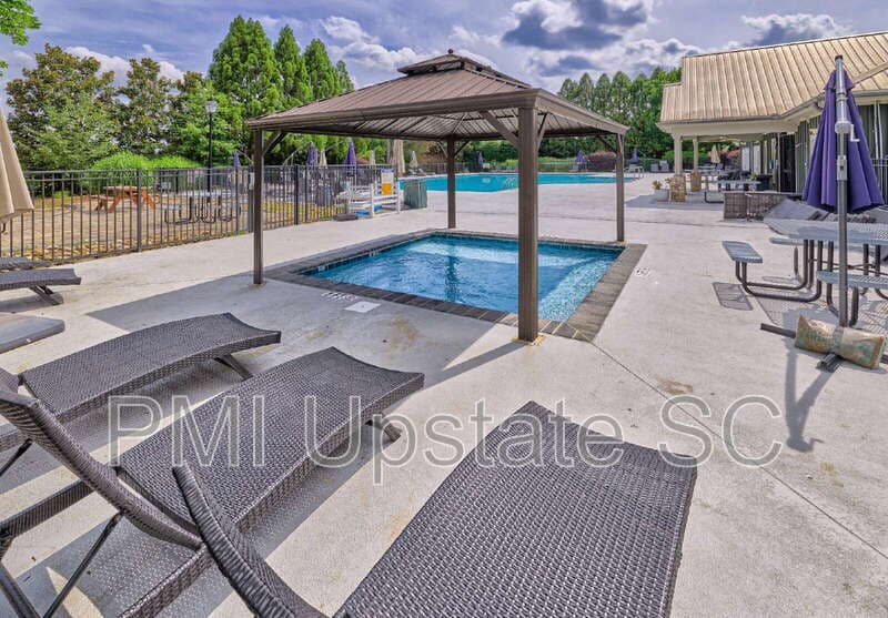 Simpsonville House: 218 Marefair Ln