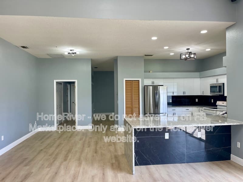 Tampa House: 10014 Cypress Shadow Ave