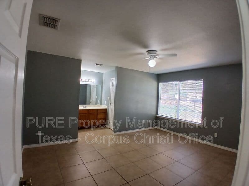 Corpus Christi House: 1941 Sunnycrest St