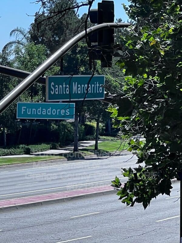 Rancho Santa Margarita House: 55 Montana Del Lago Dr