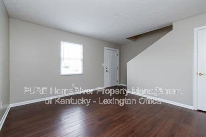 Frankfort Townhome: 209 Landings Drive