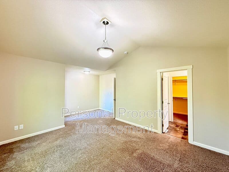 Vancouver House: 137 NW 76th St