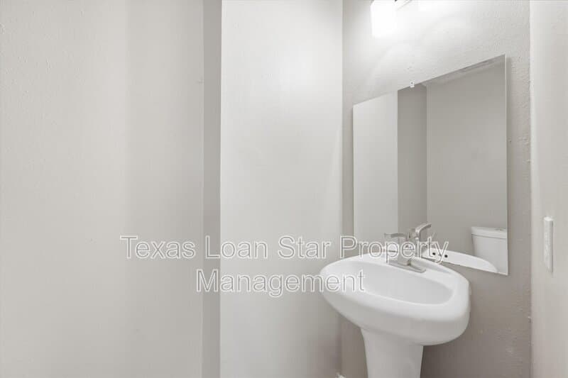 Houston House: 19407 Wann Park Dr