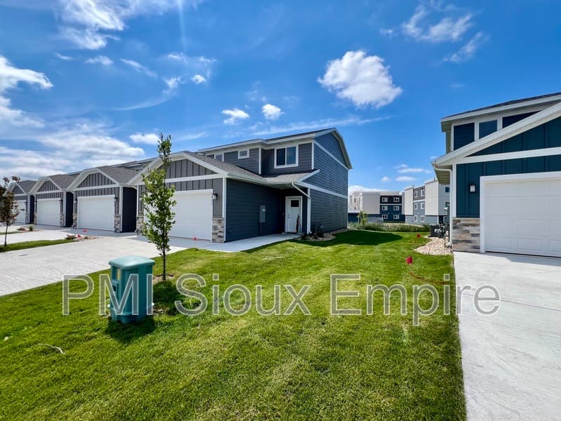 Sioux Falls Townhome: 5927 S. Whisper Creek Pl.