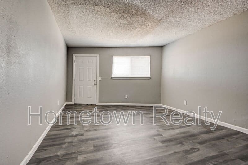 Edmond Condo: 1012 Chartrand Ave