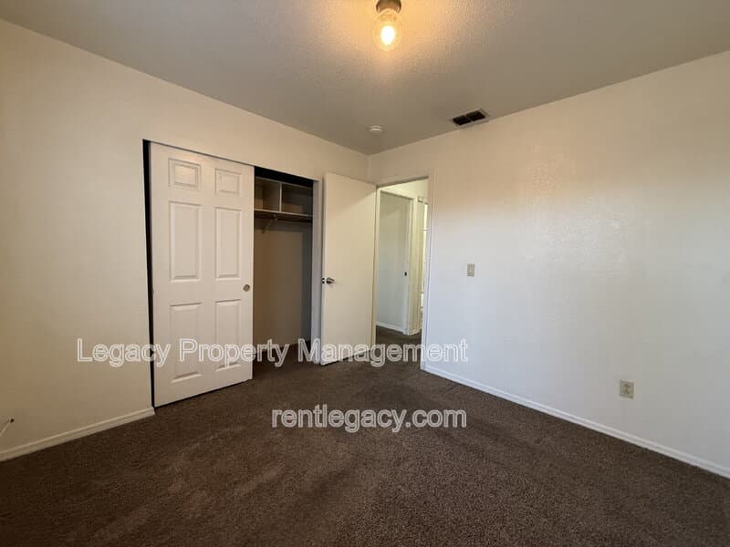 Sacramento House: 10 Gertz Ct