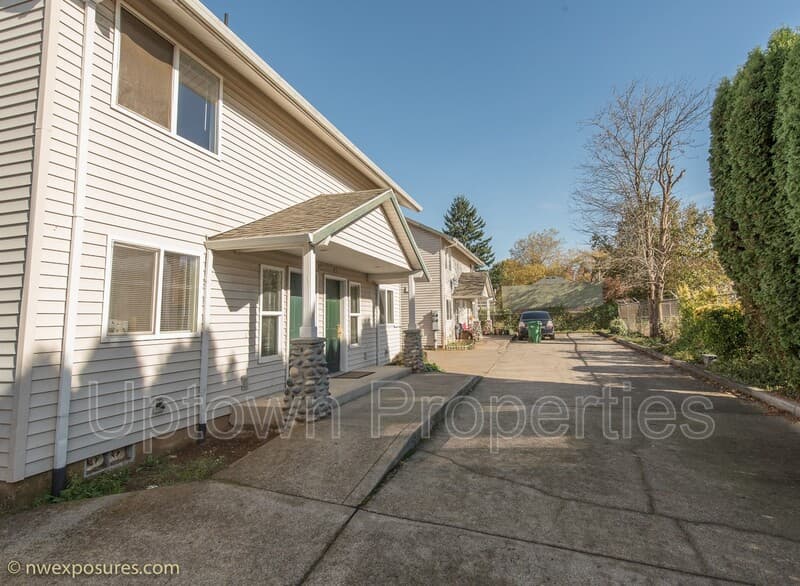 Portland House: 228 SE 106th Ave