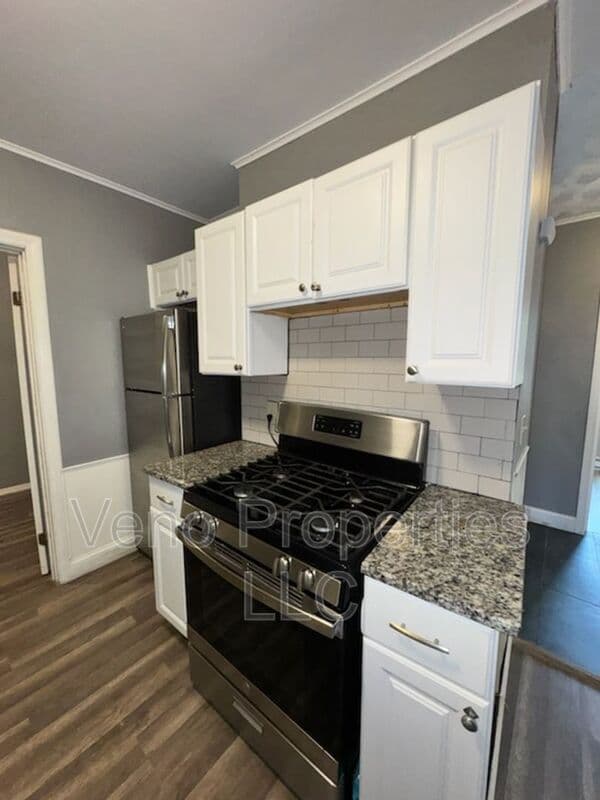 Cohoes House: 3 Cataract Street