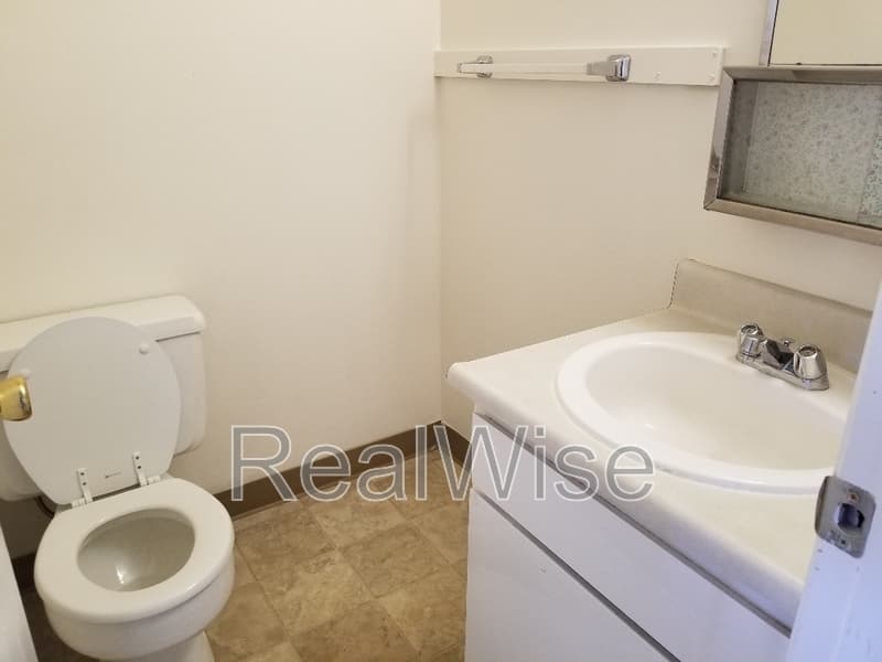 Grants Pass Townhome: 1112 SW 5th St