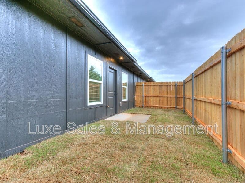 Okahoma City House: 11004 Oak Hollow Drive
