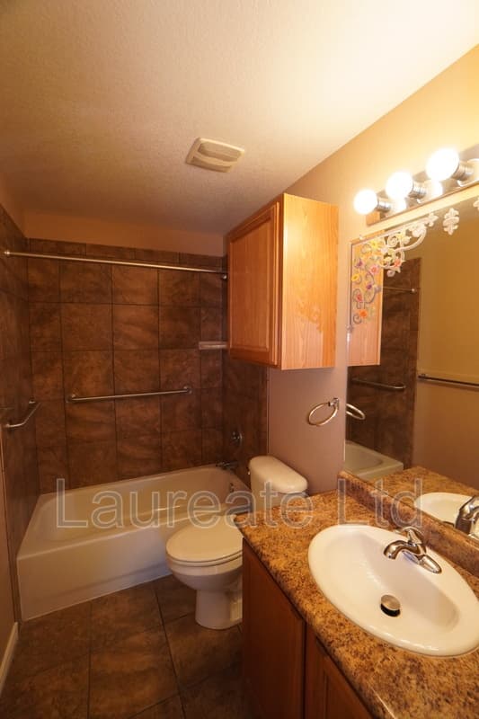 Aurora House: 3036 S Waco Ct