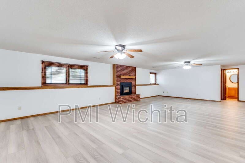 Wichita House: 6514 W Briarwood Ave