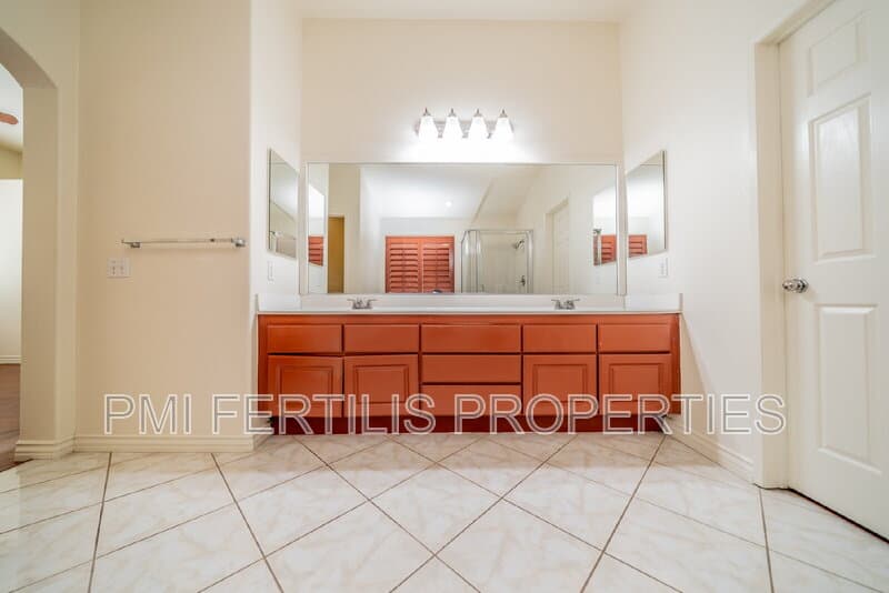 Fontana House: 5055 Saint Albert Dr