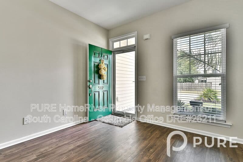 West Columbia House: 512 Spanish Leaf Lane