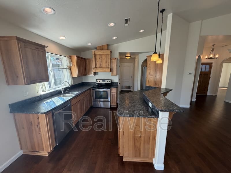 Grants Pass House: 1575 SW Yucca Dr