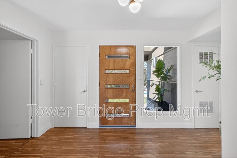 Fair Oaks House: 3937 Orangewood Dr