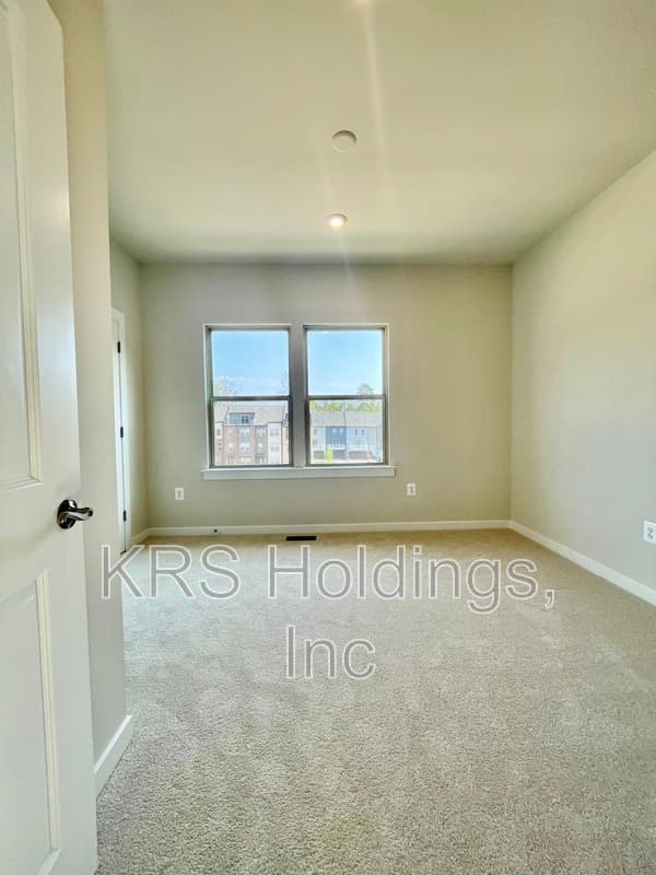 Woodbridge Townhome: 3738 District Dr.