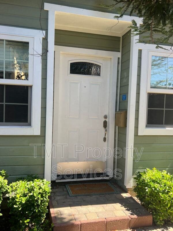 Sacramento House: 376 Morrison Avenue