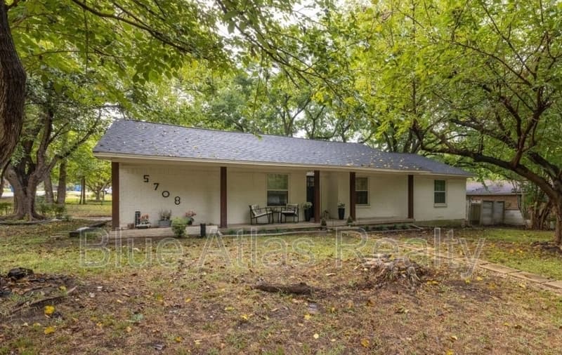 Rowlett House: 5708 Flamingo Court