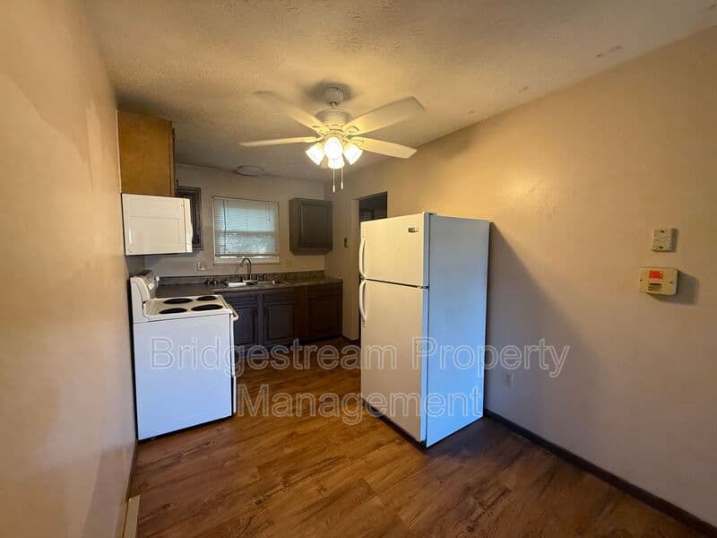 Germantown House: 40 Candlewood Ct