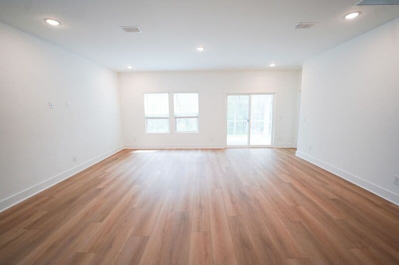 Bloomingdale House: 128 Kingswood Cir
