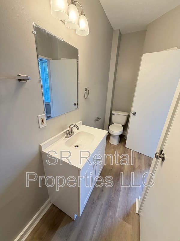 Franklin Condo: 243 S Main St