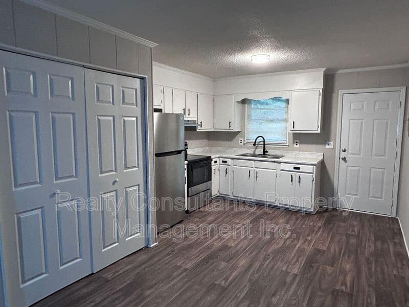 Thomasville House: 115 Cox Avenue
