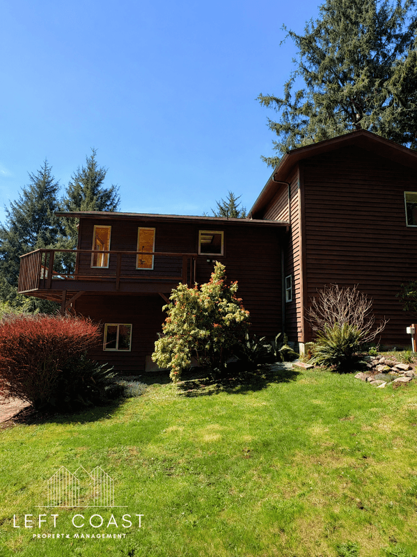 Waldport House: 7205 Southwest Burl Drive