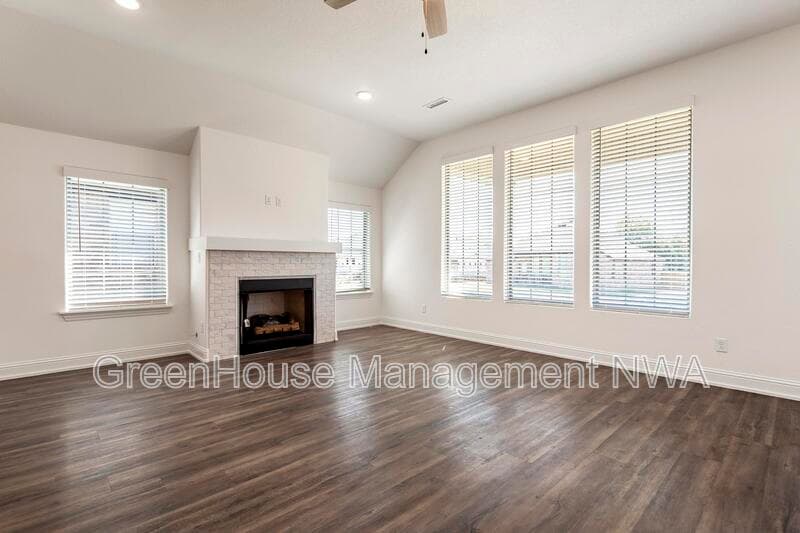Siloam Springs House: 710 W Jillian Street