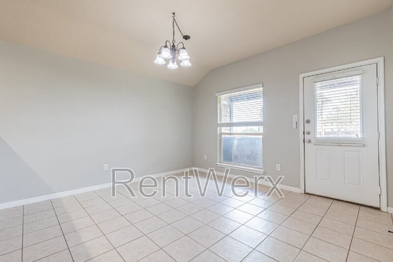 San Antonio House: 5815 Southern Knoll