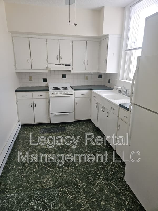 Plymouth Condo: 281 East Main Street - APT 3