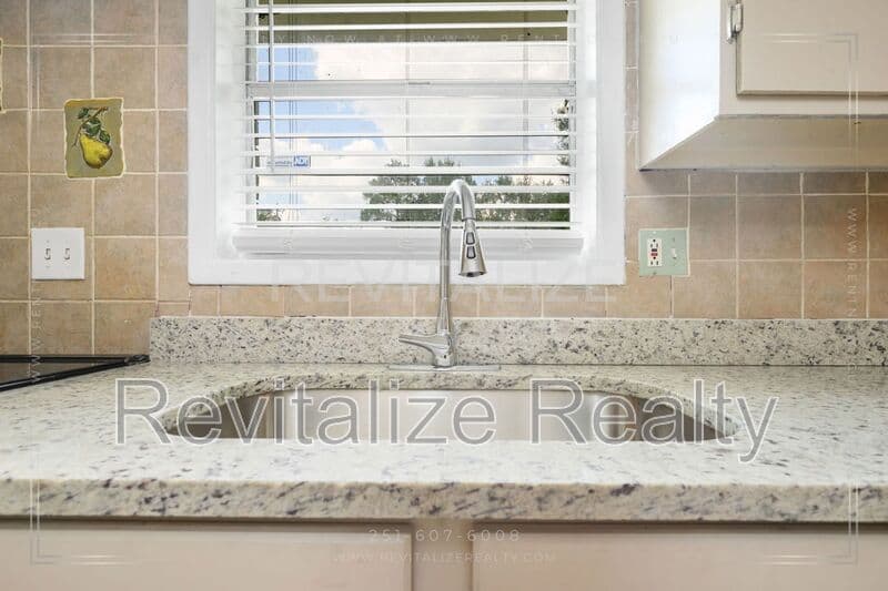 Gulfport House: 2531 W David Drive