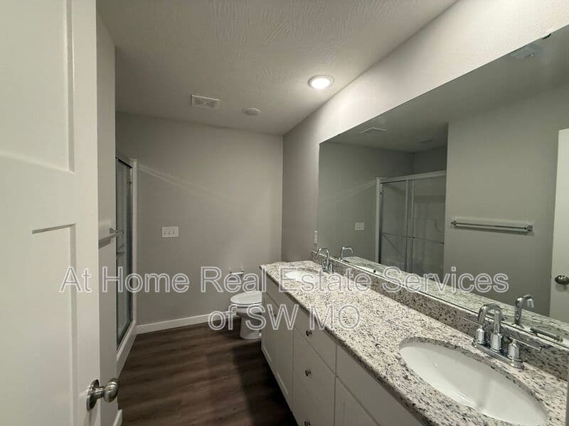 Ozark Condo: 900 S Rimes Ave