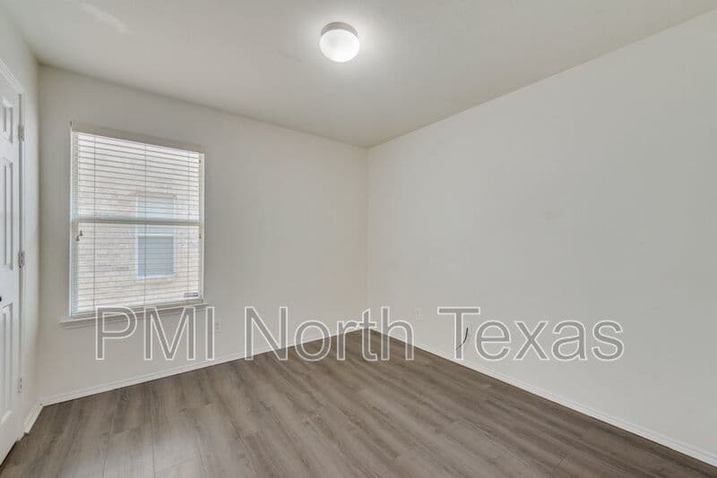 Fort Worth House: 8809 Valley River Drive