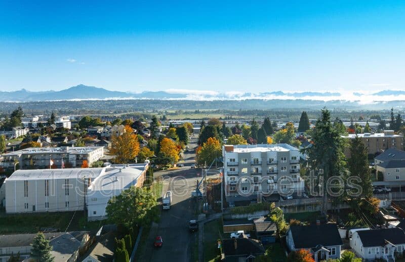 Everett Condo: 3402 Colby Avenue